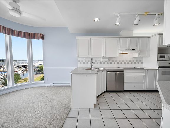 5th image of 566 A Stewart Ave #402