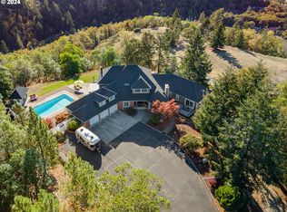 317 Aker Dr, Myrtle Creek, OR 97457