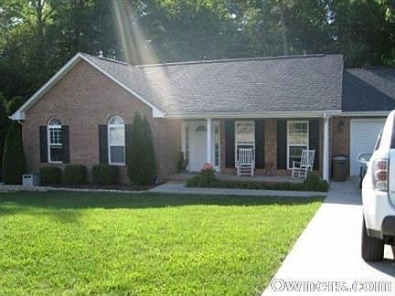 2 BR, 2 BTH 1280 sq ft. on 3/4 an acre