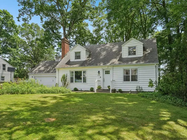320 Frazier Dr, New Castle, PA 16105