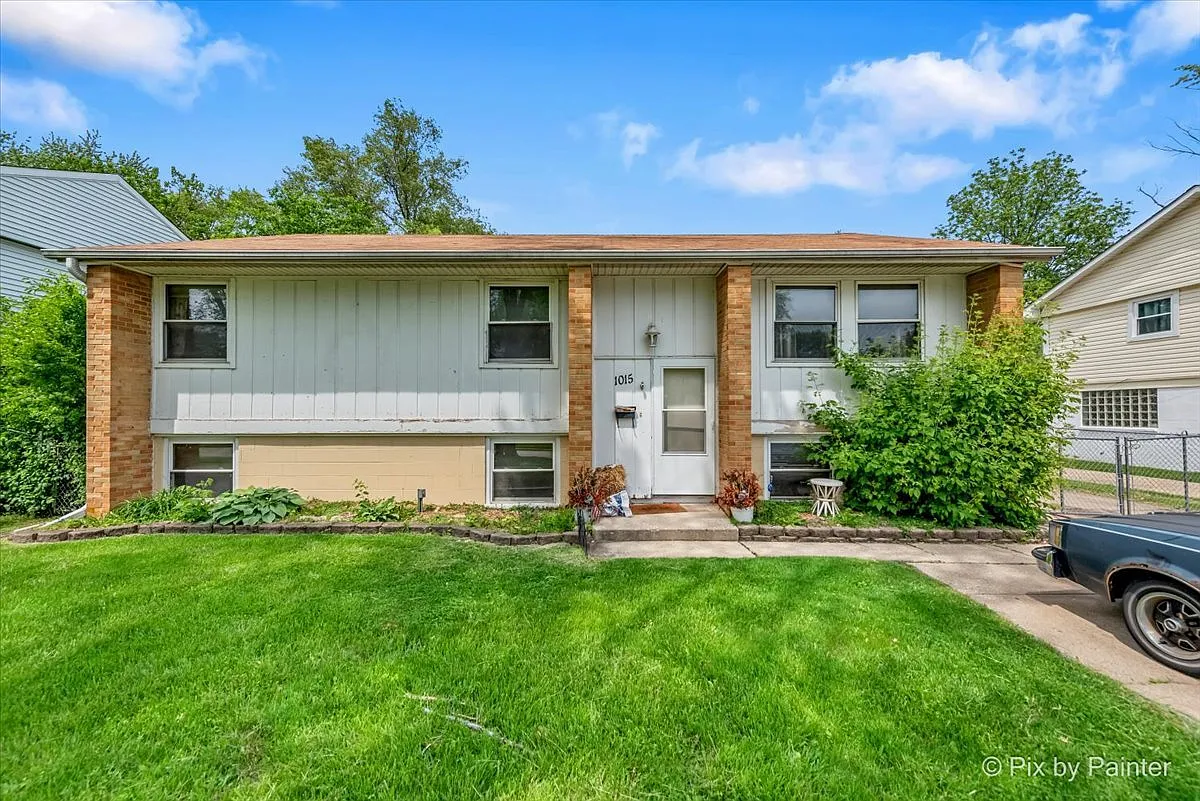 1015 Meadow Ln photo 1