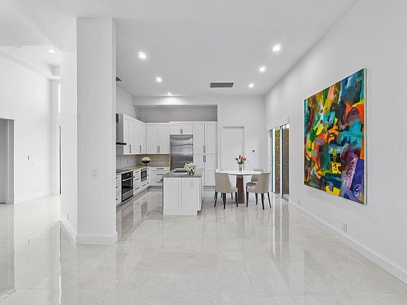 4th image of 16124 Villa Vizcaya Place