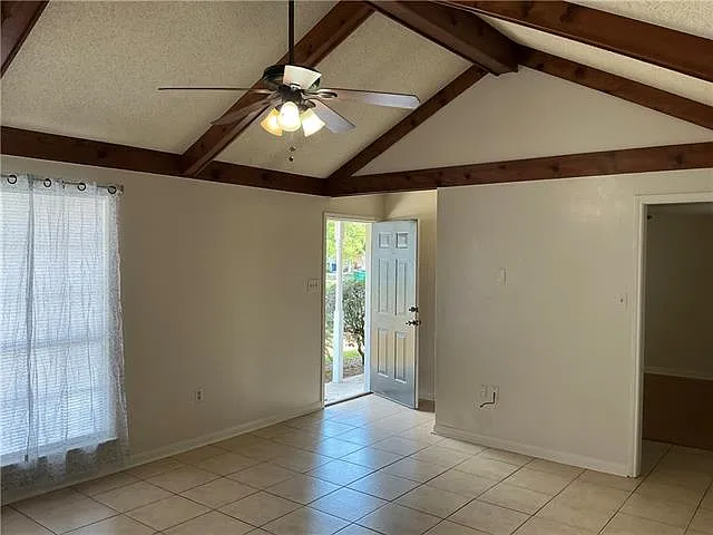 2 bed, 1.0 bath, 968 sqft, $1,300 — Photo 3