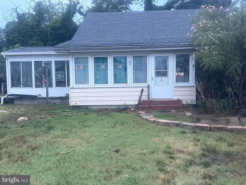 1st image of 30948 N Poplar St