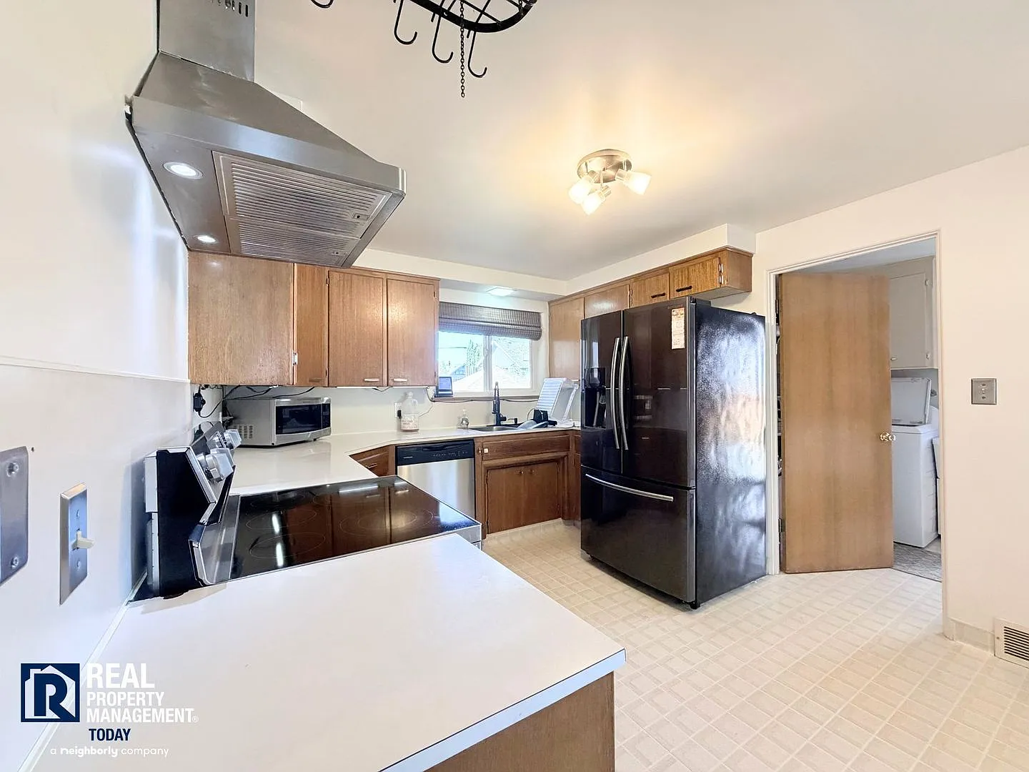 Spacious Puyallup Home with Suite-Style Basement, Tiki Bar & Garden Retreat! — Photo 4