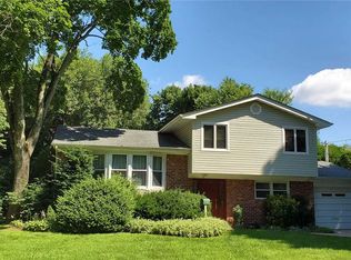 10 Evergreen Dr, Syosset, NY 11791