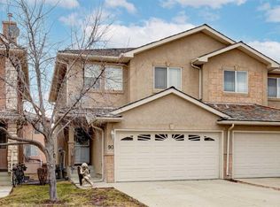 90 SE Royal Crest Point NW, Calgary, AB T3G5W5