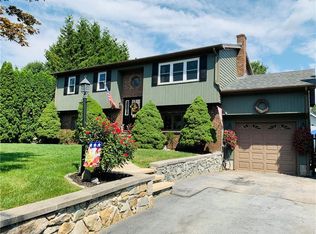 51 Seminole Trl, Cranston, RI 02921