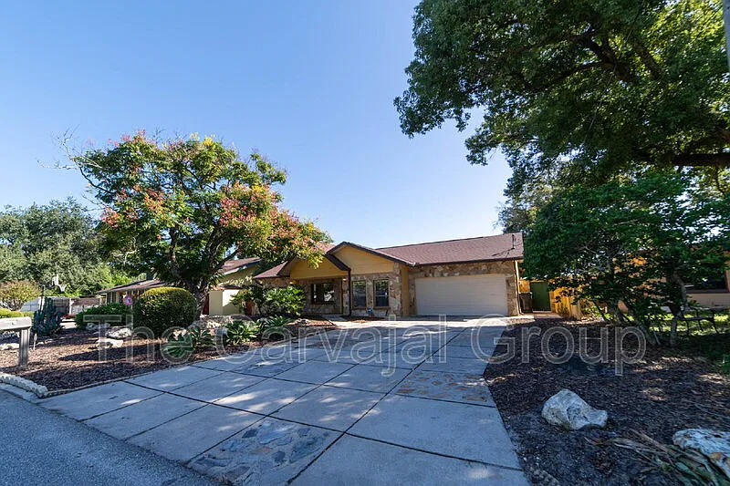 4 bed, 3.0 bath, 2350 sqft, $2,700 — Photo 2