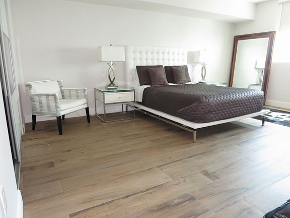 3rd image of 1800 N Bayshore Dr APT 2211