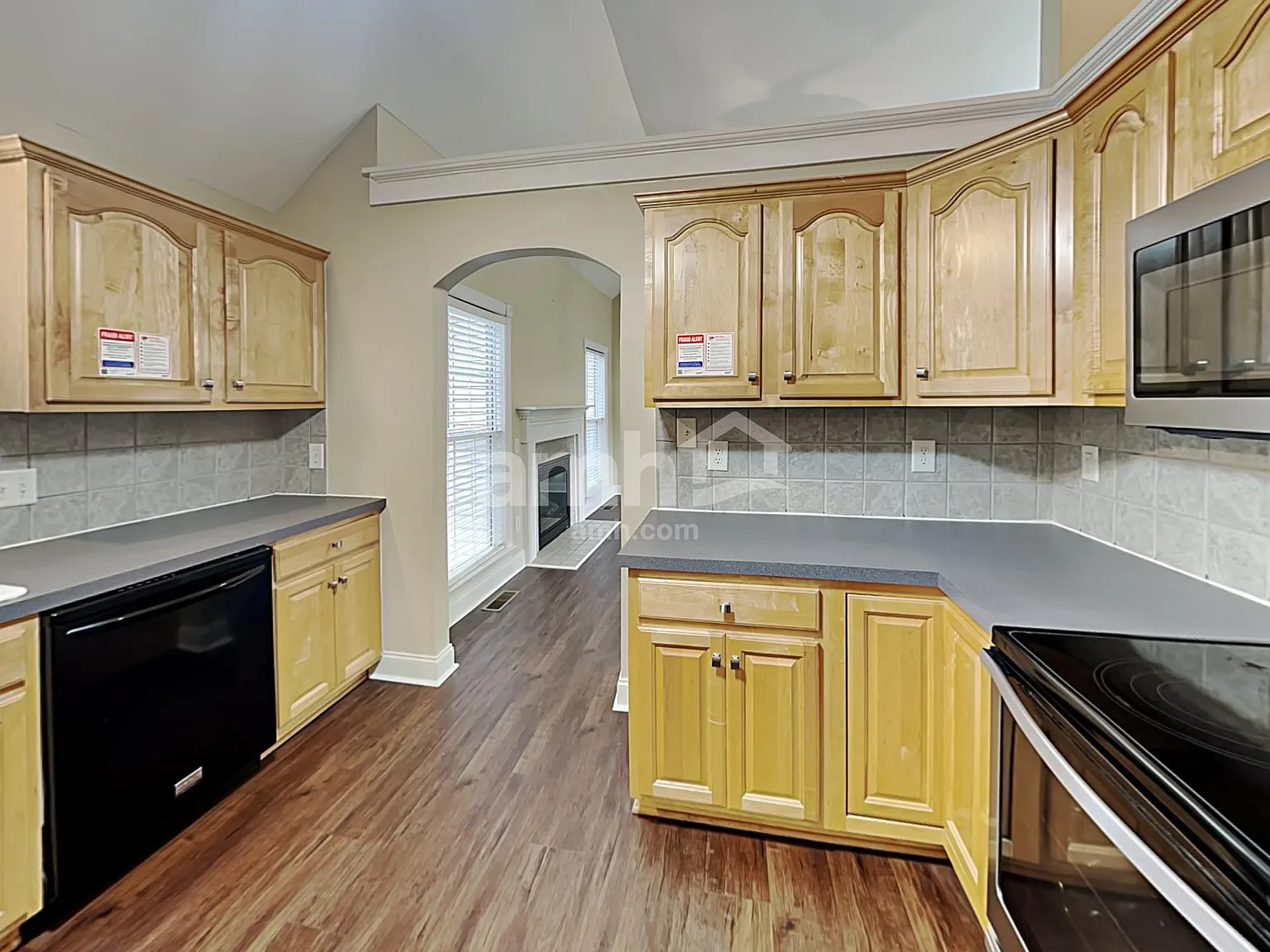 3 bed, 2.0 bath, 1705 sqft, $2,115 — Photo 4