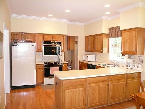 Large Eat in Kitchen