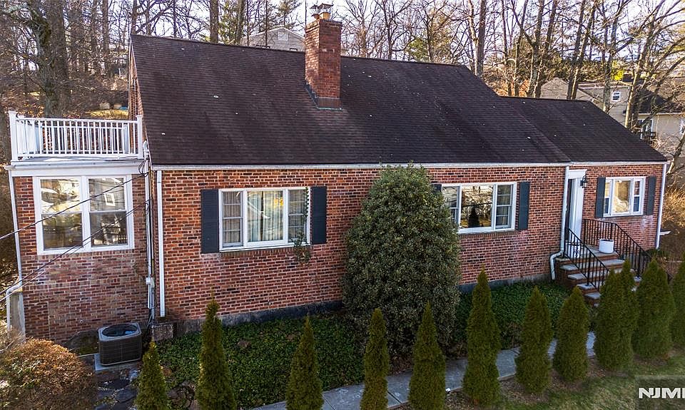1st image of 64 Greenwood Ave