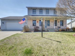 701 Heather Dr, Mahomet, IL