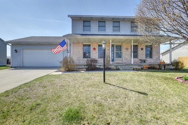 701 Heather Dr photo 1