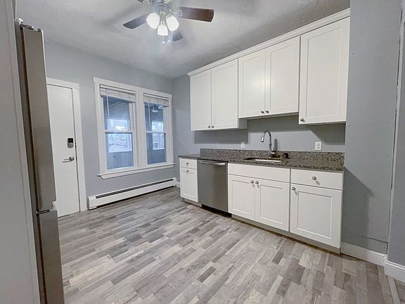 4th image of 819 E 2nd St #1B