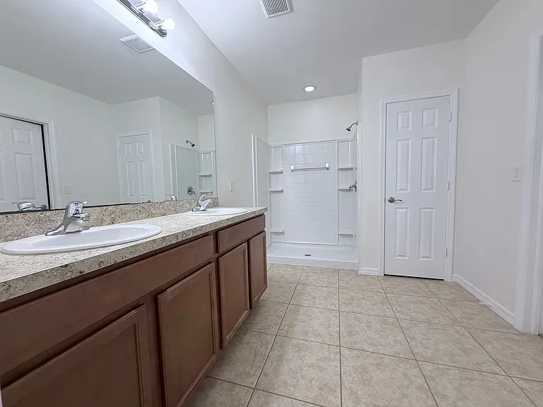 1621 SW 10th Ave — Photo 14