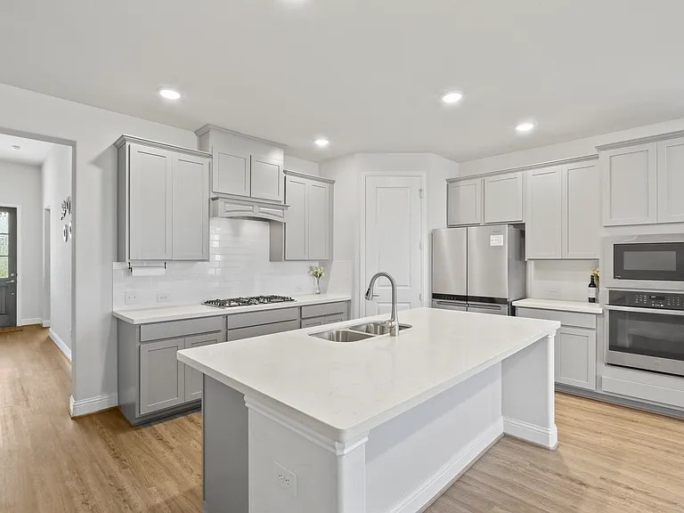3121 Sunnyside Dr — Photo 2