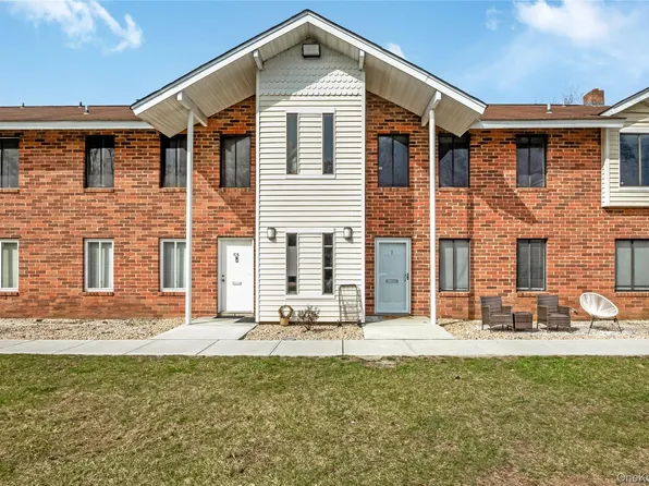 8 Cheyenne Court #8, Coram, NY 11727