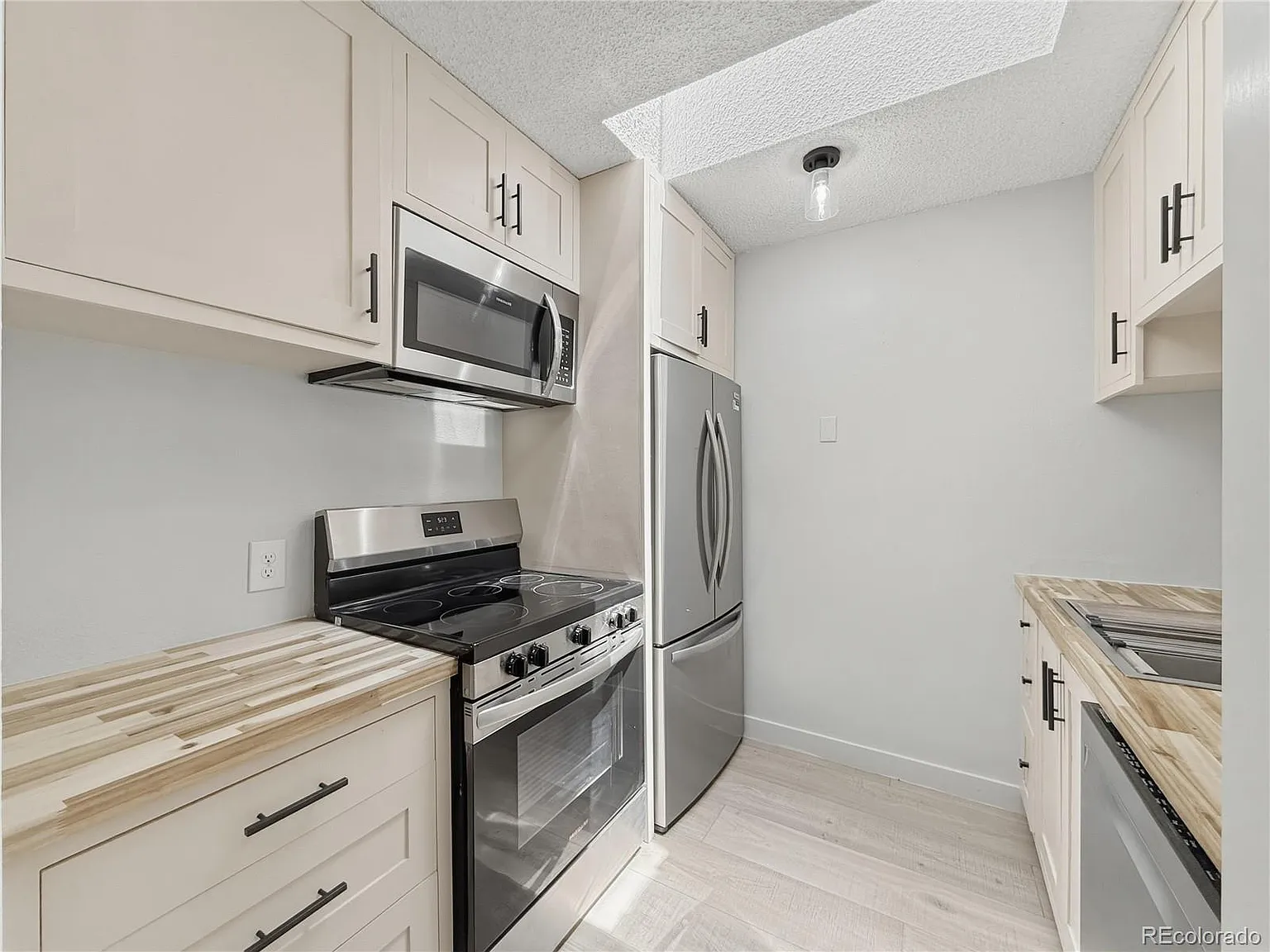 2835 S Monaco Street Pkwy — Photo 4