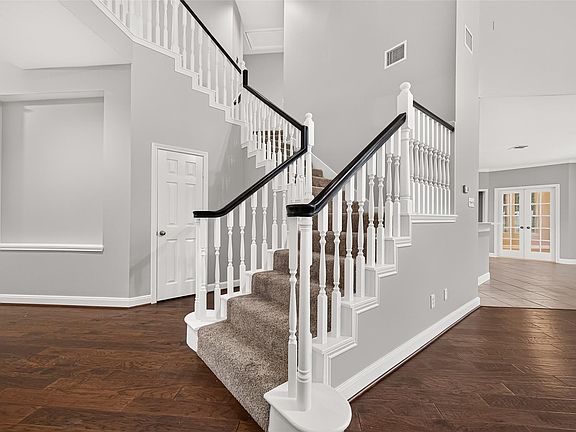 5th image of 15618 Stable Brook Cir