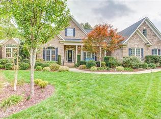 522 Little Cove Ln, Lake Wylie, SC 29710