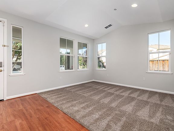 5th image of 96 Newport Landing Dr