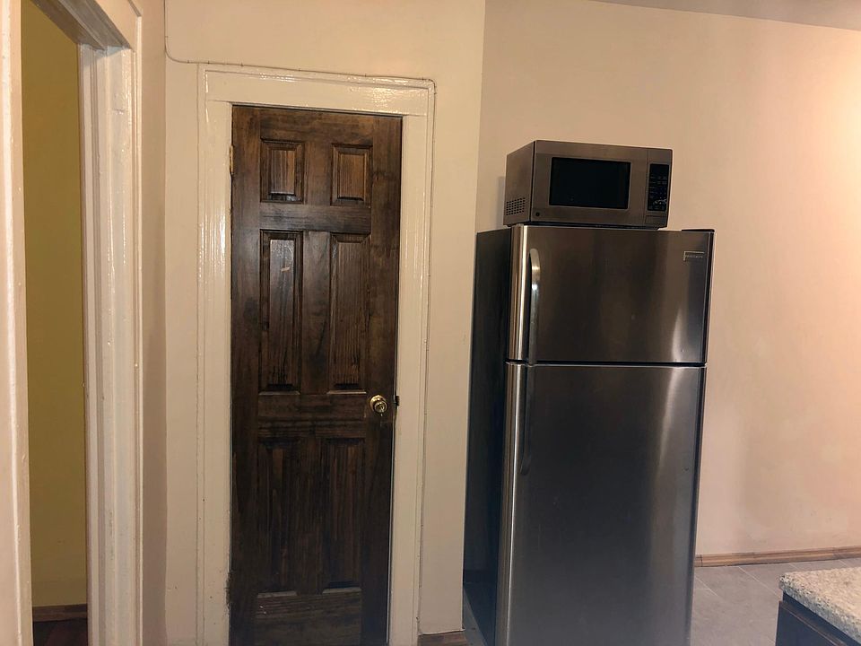 1st image of 2126 E 15th St APT 3