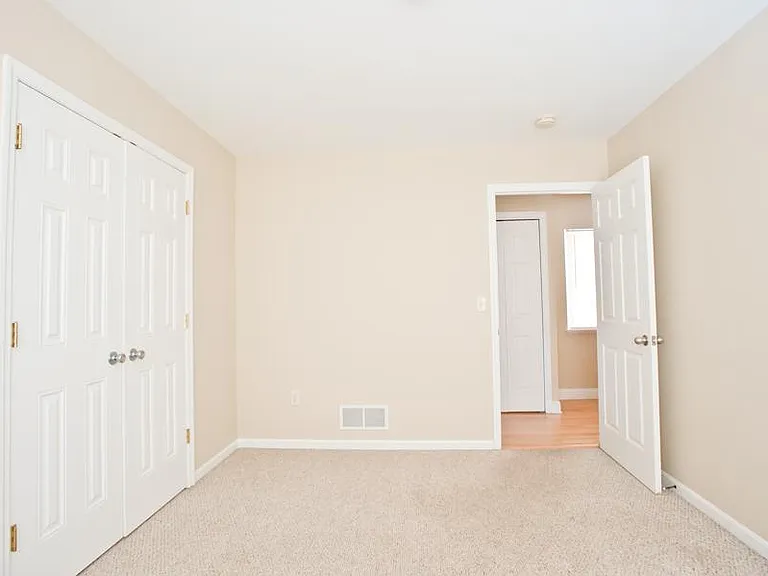 3255 N Oakland Ave #UPPER — Photo 15