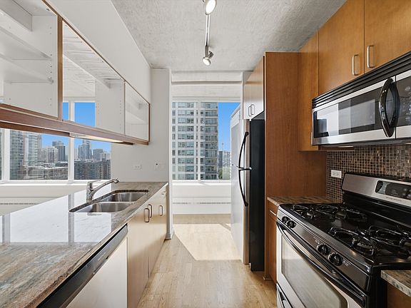 4th image of 611 S Wells St APT 1807