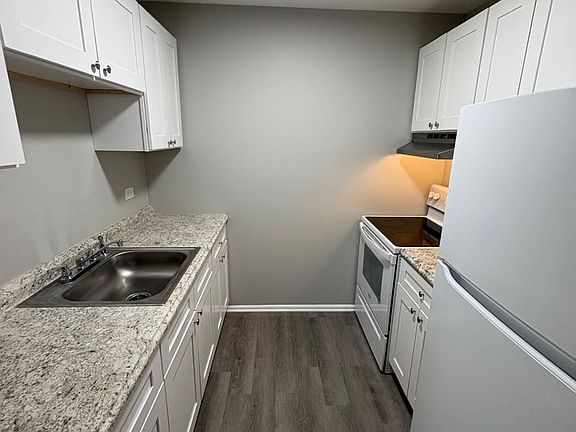 3rd image of 805 N Court St #105