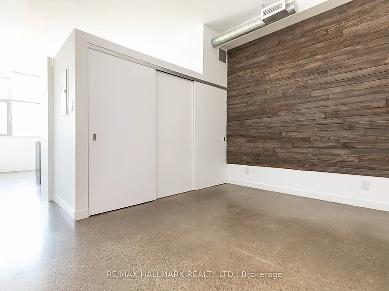 549 King St E #306 — Photo 16