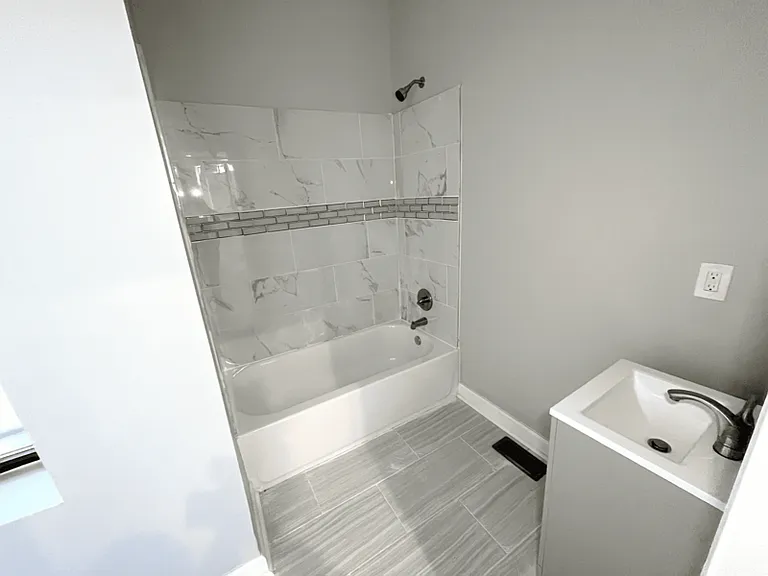 200 E 22nd St #1 — Photo 8