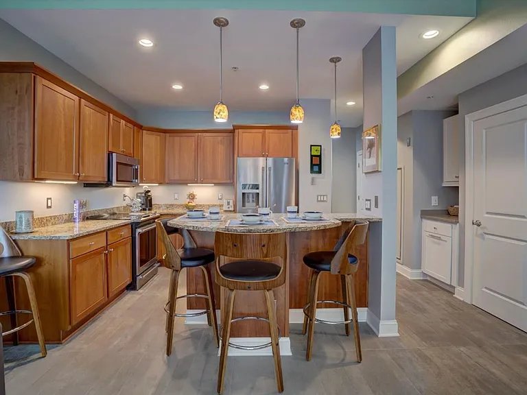 625 N Segoe Rd — Photo 3