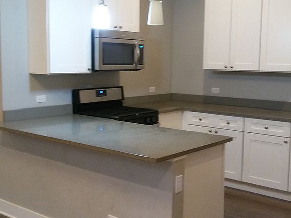 5th image of 1013 N Marshfield Ave