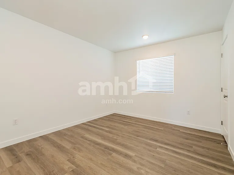 2332 Devin Ave — Photo 11