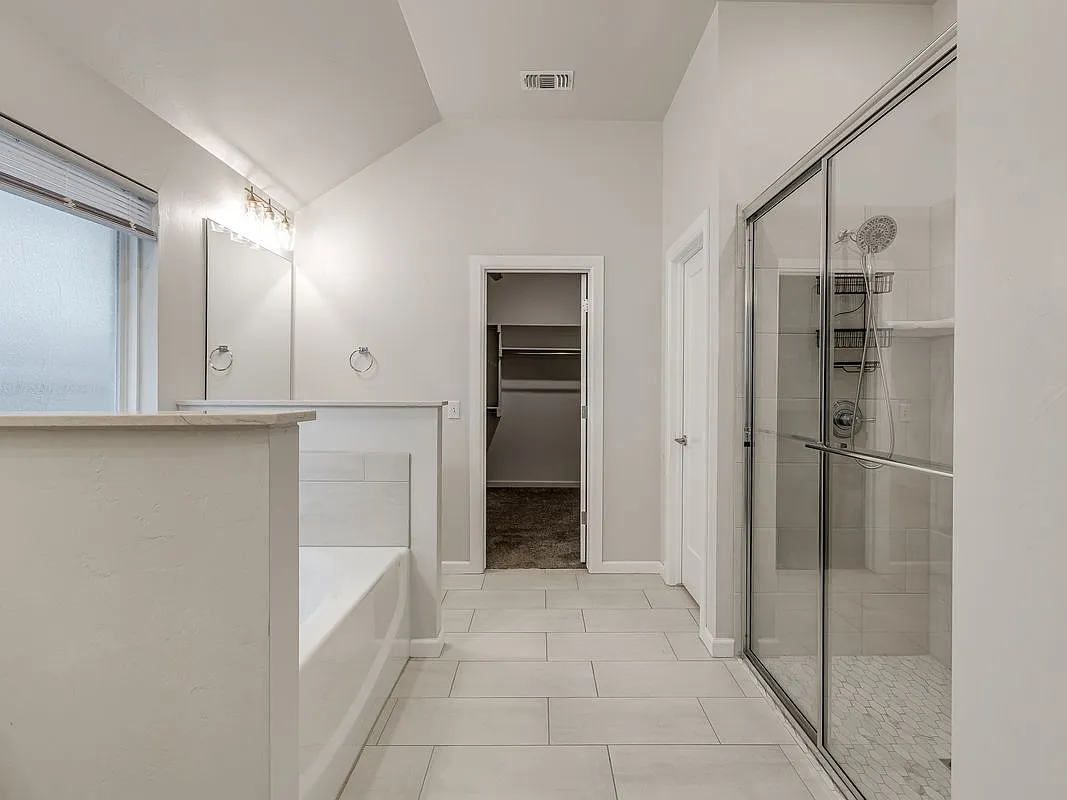3 bed, 2.0 bath, 2360 sqft, $2,500 — Photo 4