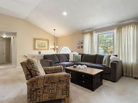 5th image of 82 Vincent Cir