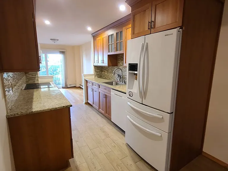 89 N Broadway — Photo 1