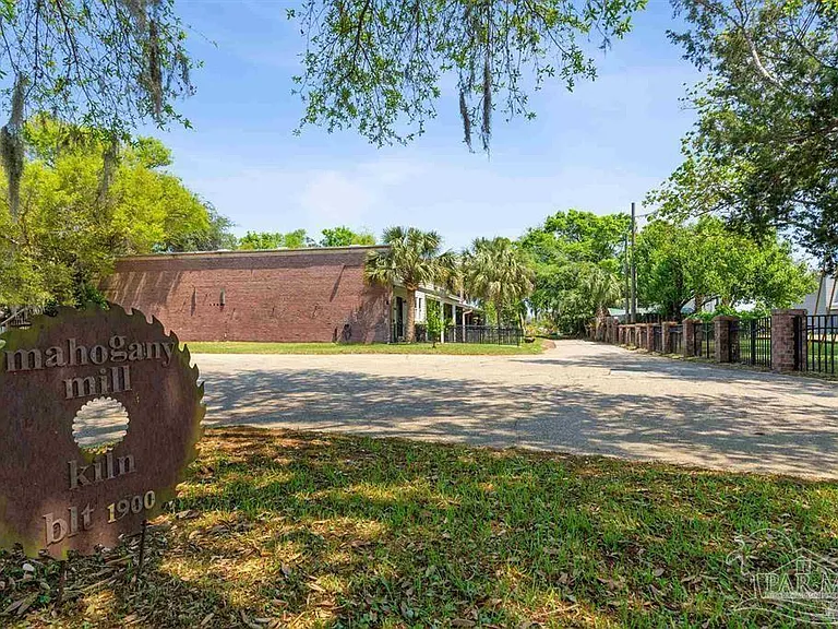 1261 Mahogany Mill Rd — Photo 2