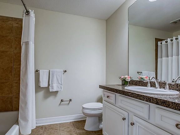 4th image of 701 Market St Unit 202