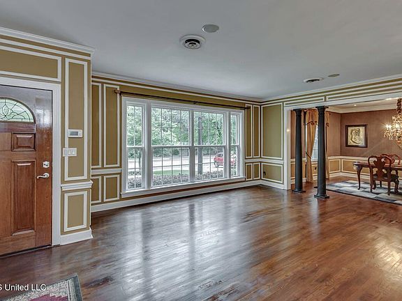 3rd image of 1016 Meadowbrook Rd