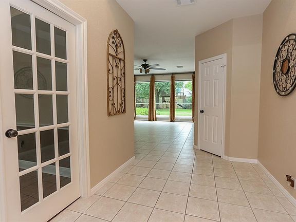 3rd image of 1805 Parkview Dr