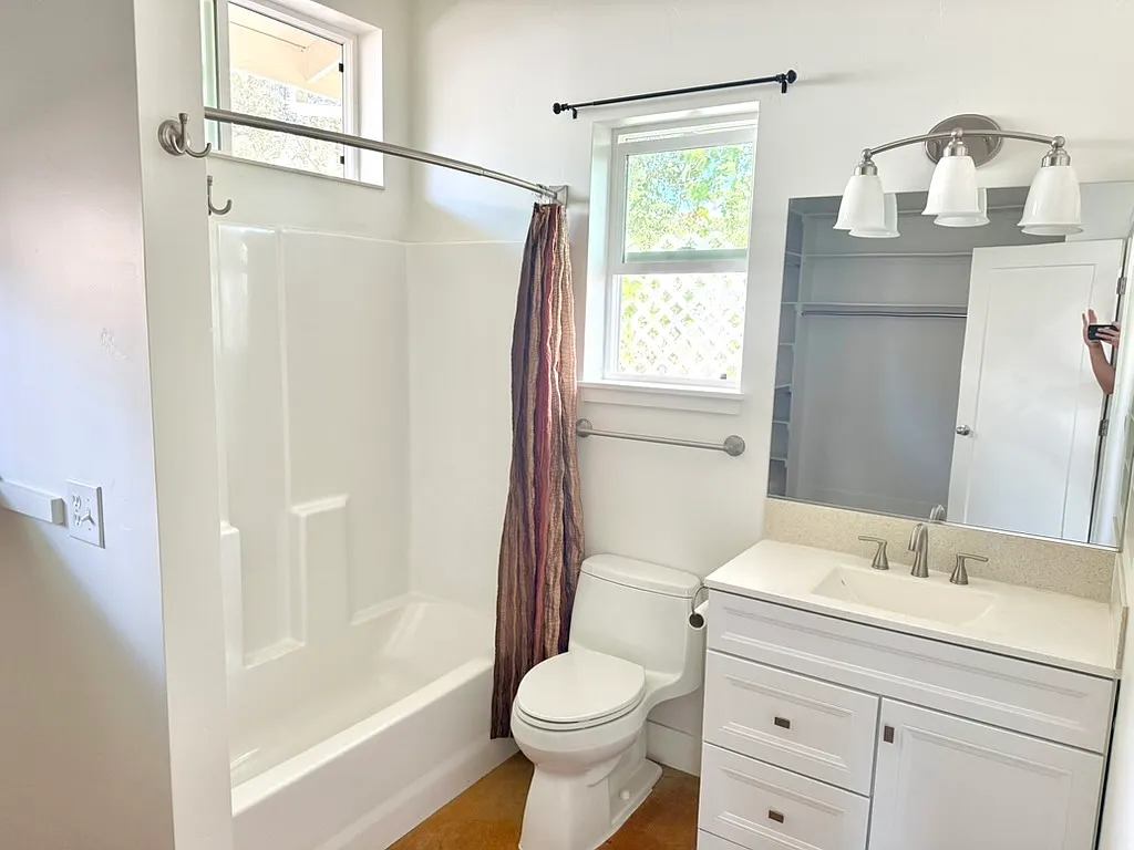 Studio, $1,950 — Photo 4