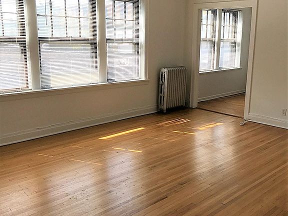 4th image of 729 W Aldine Ave APT 2
