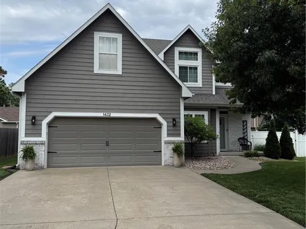 1432 S Pin Oak Cir, Ottawa, KS 66067