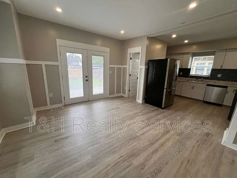 3 bed, 2.5 bath, 1828 sqft, $1,750 — Photo 4
