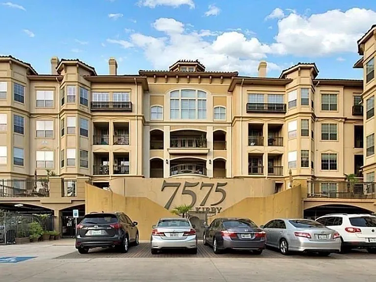 7575 Kirby Dr #1113 — Photo 2