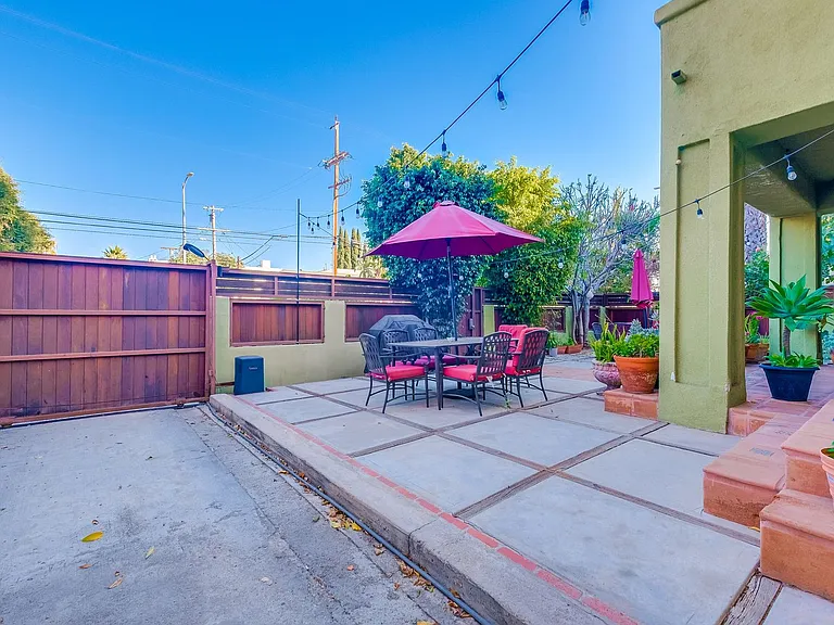 1221 N Bronson Ave — Photo 39