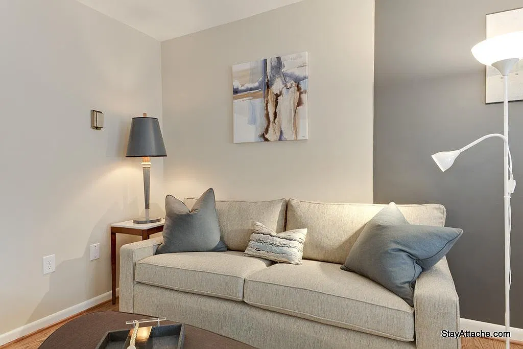 Studio, 420 sqft, $2,670 — Photo 4